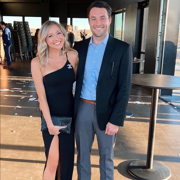 Meet your Posher, Halle - Picture 3 of 7